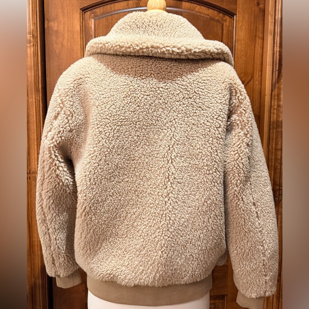 💋Aritzia Sherpa teddy jacket coat as seen on Kendall Jenner, oversized size XXS - Picture 6 of 12